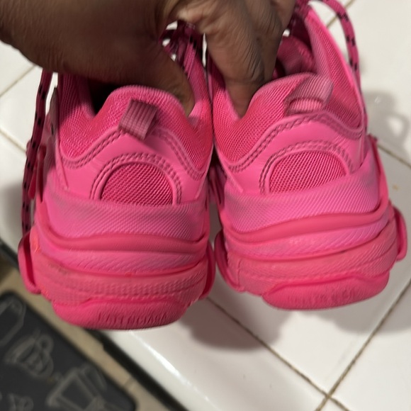 Triple S toddler
Balenciaga - Picture 3 of 5